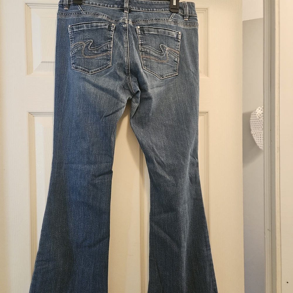 White House Black Market Flare Jeans in Blue - Picture 3 of 4